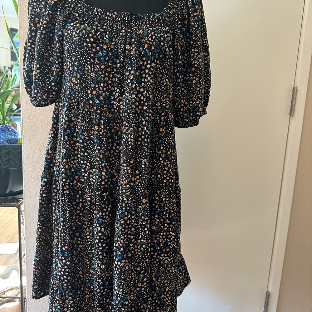 Women's Black Floral Puff-Sleeve Smocked Dress - Picture 8 of 8